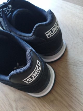 Zapatillas Munich Negras y Blancas