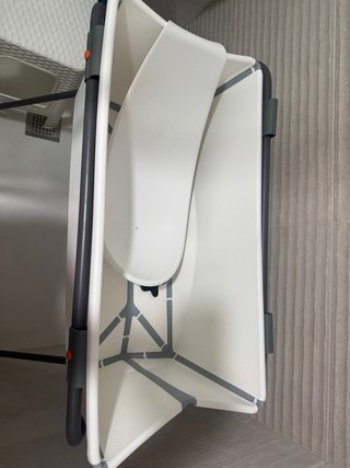 Bañera Stokke Flexi Bath con patas y reductor