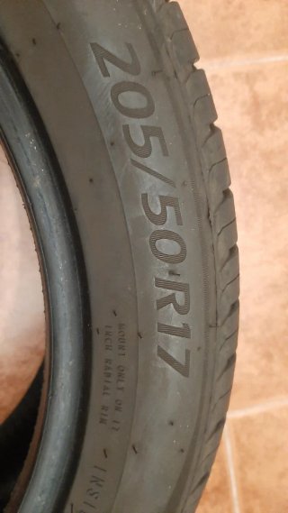 205/50R17 93W Ceat