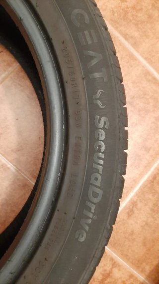 205/50R17 93W Ceat