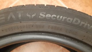 205/50R17 93W Ceat