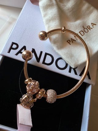 Pulsera Pandora Rose con charms