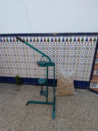 Encorchadora y Corchos