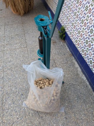 Encorchadora y Corchos