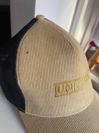 Gorra Unicorn Beige y Negra