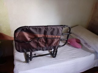 Barrera de cama con organizador