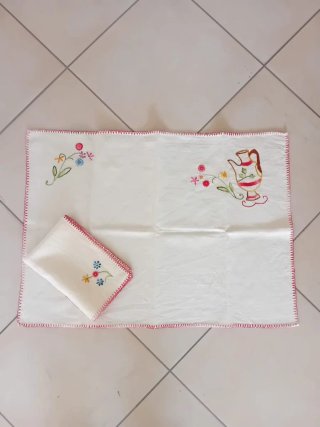 Tovaglietta americana ricamata a mano