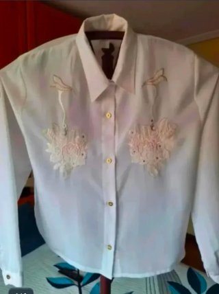 Blusa blanca bordada talla 48