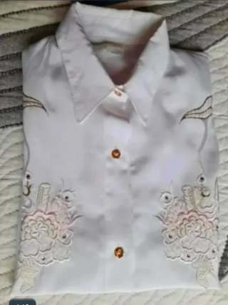 Blusa blanca bordada talla 48