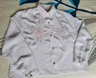 Blusa blanca bordada talla 48