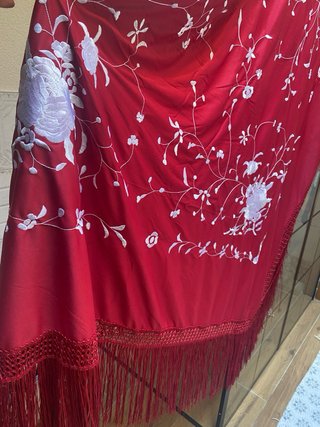 Mantón de Manila bordado rojo buganvilla
