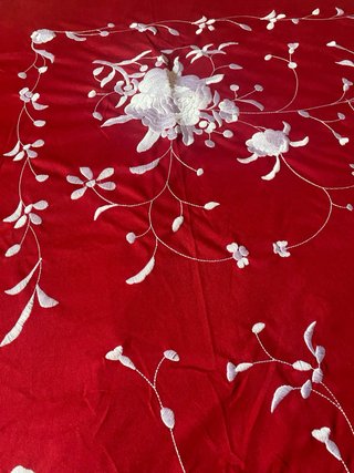 Mantón de Manila bordado rojo buganvilla