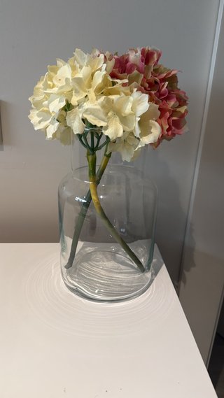 Florero de cristal transparente y multicolor