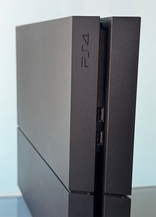 Consola PS4 Normal De 1TB + Mando + Cables
