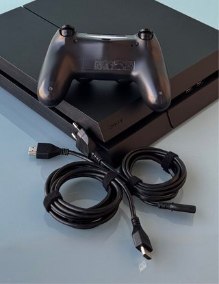 Consola PS4 Normal De 1TB + Mando + Cables