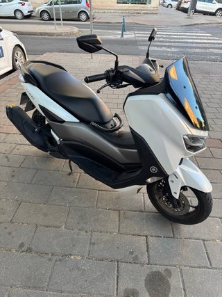 Yamaha NMAX 125 Gris/Blanco