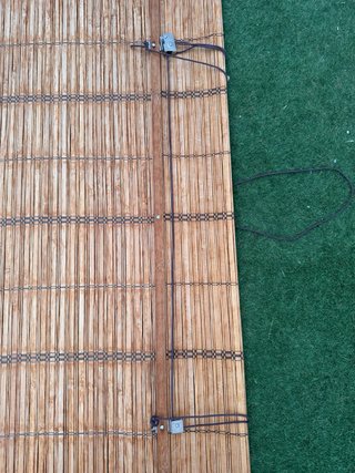 Estor enrollable translucido de bambú y madera
