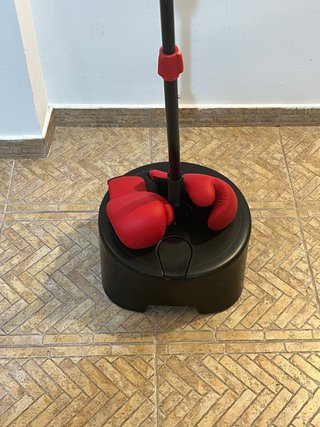 Saco de boxeo con muelle y base rellenable