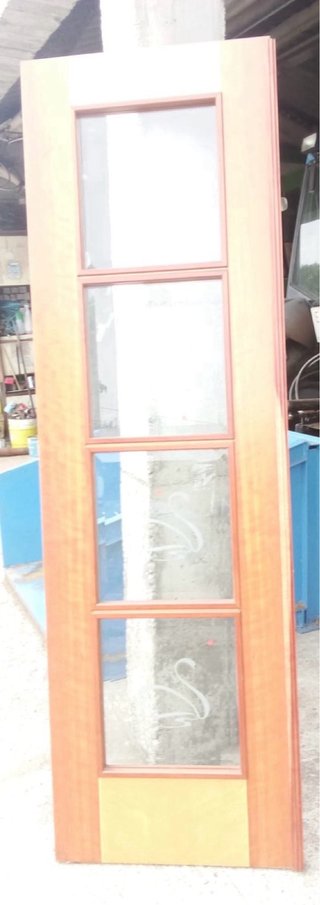 Puerta de madera de cerezo
