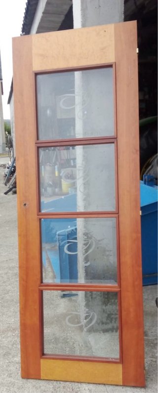 Puerta de madera de cerezo