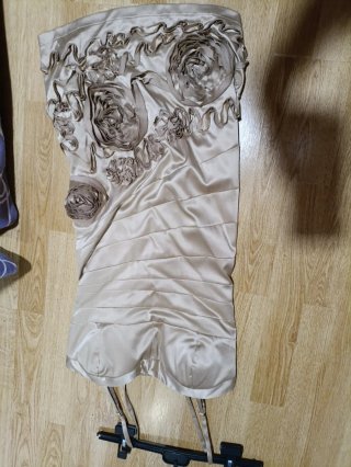 Vestido Beige/Dorado con Flores