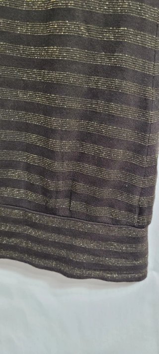 Camiseta Bershka Rayas Doradas Talla L