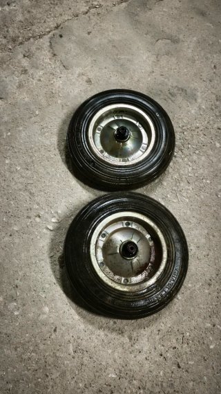Ruedas de carretilla y correa