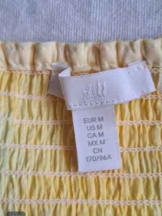 Blusa amarilla escote cuadrado talla M