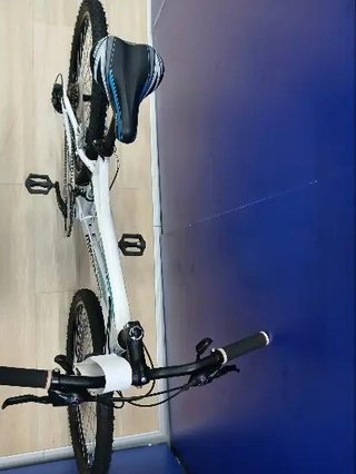 megamo blanca y azul 26"