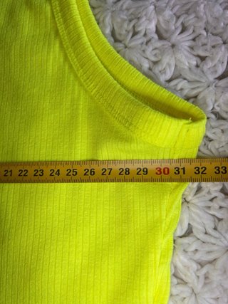 Camiseta deportiva amarillo fluorescente de niña