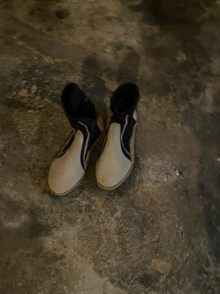 Patos y botas de buceo