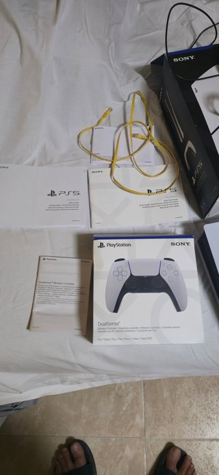 PS5 Digital Edition + 2 Mandos