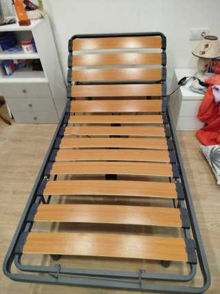 Cama articulada eléctrica con colchon  buen estado