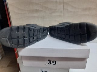 Zapatos colegial negros talla 39 y otros del 38