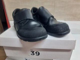 Zapatos colegial negros talla 39 y otros del 38