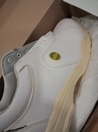 Botas de seguridad beige y blancas