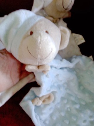 Lote de peluches y mantitas de bebé
