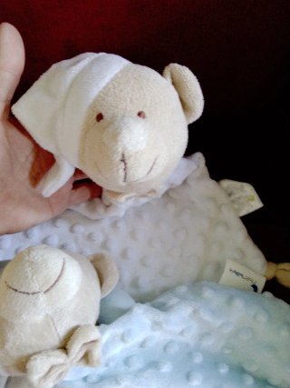 Lote de peluches y mantitas de bebé