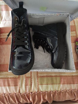 Botas niña azul marino charol