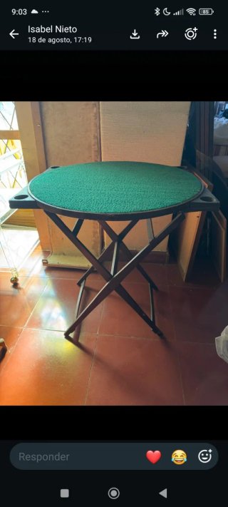 Mesa plegable verde para cartas