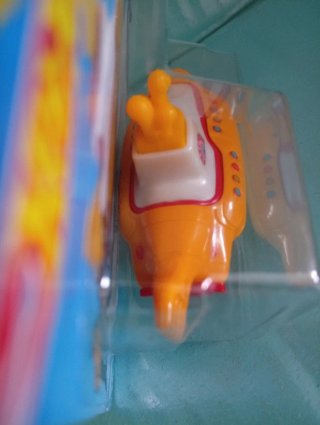 ** TH**Hot Wheels The Beatles Yellow Submarine