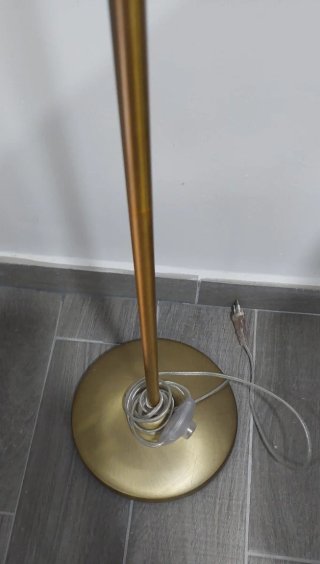 Lámpara de pie dorada metal