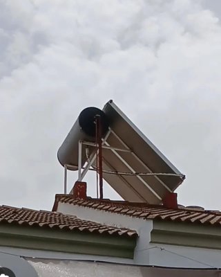Acumulador 300L y placas solares