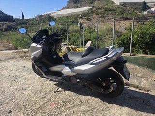Yamaha Tmax Maxi Scooter Plata y Negra