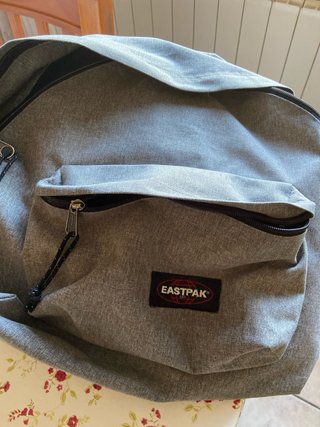 Mochila Eastpak Gris Claro