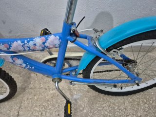 Bicicleta niña Frozen azul con cesta