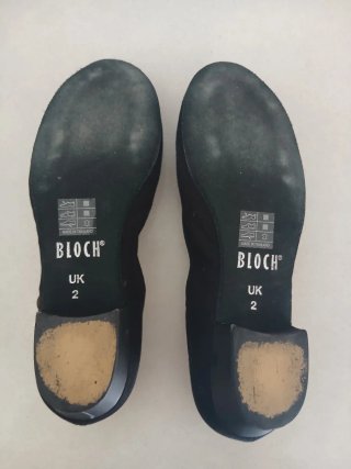 Zapatos negros de carácter con tira