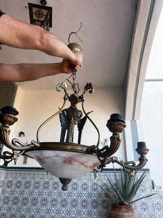 Lámpara de bronce estilo clásico