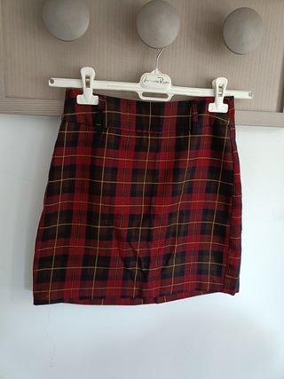 Falda cuadros Stradivarius con cinturón
