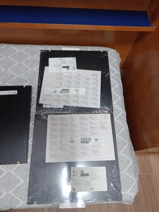 Baldas negras, estantería Billy de Ikea